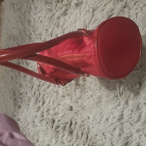 Red Prada purse - Picture 5 of 13